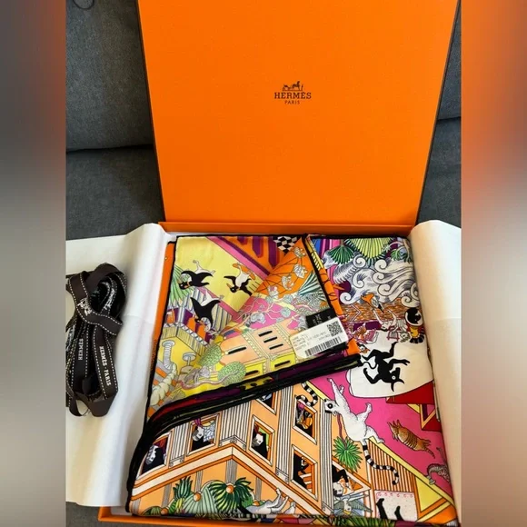 Hermes Animapolis Scarf - Picture 14 of 14
